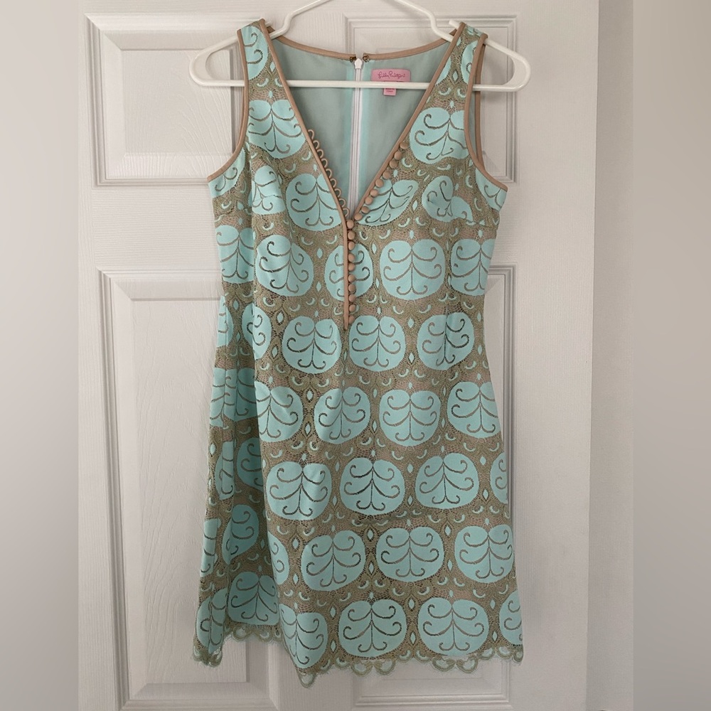 Lilly Pulitzer sleeveless blue and gold v neck shift dress BEAUTIFUL